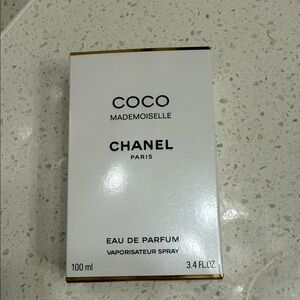 CHANEL Coco Mademoiselle Eau de Parfum - White and Gold